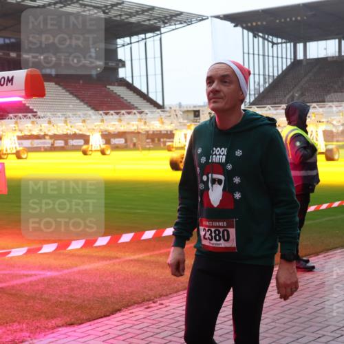 07.12.2025 - St. Pauli X-Mass-Run No. 15 Luisa Fischer http://msf.ph/oto/9378426 07.12.2025 10:04:34 Ziel 15, 2380, 113, 185, 213, 399, 626, 628, 709, 1027, 1028, 1291, 1302, 1307, 1394, 1425, 1712, 1738, 1871, 1906, 2002, 2110, 2112, 2366, 2454, 3188, 3198, 3337, 3340, 3359, 3519, 3734, 4151, 4673 meine-sportfotos.de