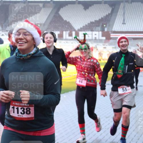 07.12.2025 - St. Pauli X-Mass-Run No. 15 Luisa Fischer http://msf.ph/oto/9378440 07.12.2025 11:09:43 Ziel 1138, 44, 51, 44, 51, 59, 66, 266, 330, 335, 338, 341, 495, 496, 558, 619, 971, 1084, 1110, 1136, 1138, 1140, 1205, 1211, 1260, 1463, 1477, 1502, 1511, 1574, 1579, 1582, 1641, 1851, 1870, 1945, 1974, 2042, 2070, 2879, 2898, 3151, 4190, 4191 meine-sportfotos.de