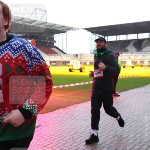 07.12.2025 - St. Pauli X-Mass-Run No. 15 Luisa Fischer http://msf.ph/oto/9378449 07.12.2025 10:29:58 Ziel 15, 450, 4695, 10, 161, 165, 423, 426, 450, 458, 1039, 1090, 1091, 1198, 1201, 1204, 1209, 1373, 1548, 1550, 1669, 1677, 1842, 2001, 2874, 2878, 3080, 3115, 3299, 3468, 3469, 3470, 3494, 3497, 3516, 3517, 3938, 3942, 4007, 4009, 4126, 4264, 4266, 4293, 4296, 4440, 4472, 4476, 4531, 4546, 4695 meine-sportfotos.de