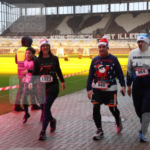 07.12.2025 - St. Pauli X-Mass-Run No. 15 Luisa Fischer http://msf.ph/oto/9378450 07.12.2025 10:04:36 Ziel 334, 444, 1023, 940, 1425, 984, 113, 185, 399, 626, 628, 709, 1027, 1028, 1291, 1302, 1307, 1394, 1425, 1522, 1712, 1738, 1871, 1906, 2110, 2112, 2366, 2454, 3188, 3198, 3337, 3340, 3359, 3519, 3734, 4151, 4673 meine-sportfotos.de