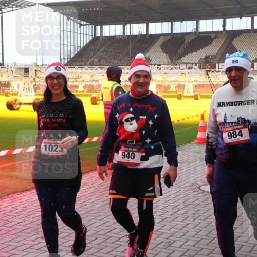 07.12.2025 - St. Pauli X-Mass-Run No. 15 Luisa Fischer http://msf.ph/oto/9378464 07.12.2025 10:04:37 Ziel 1023, 15, 940, 15, 984, 1307, 113, 185, 399, 626, 628, 709, 1027, 1028, 1291, 1302, 1307, 1394, 1425, 1522, 1712, 1738, 1871, 1906, 2110, 2112, 2366, 2454, 3188, 3198, 3337, 3340, 3359, 3519, 3734, 4151, 4673 meine-sportfotos.de