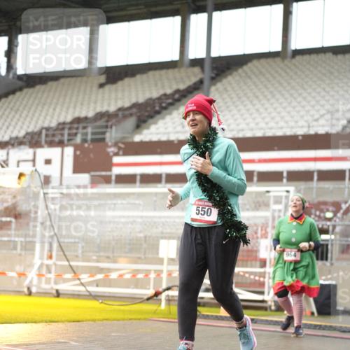 07.12.2025 - St. Pauli X-Mass-Run No. 15 Patografie http://msf.ph/oto/9378468 07.12.2025 10:10:25 Ziel 550, 964, 1571, 2083, 2087 meine-sportfotos.de