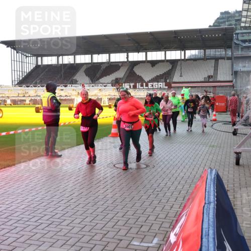 07.12.2025 - St. Pauli X-Mass-Run No. 15 Luisa Fischer http://msf.ph/oto/9378469 07.12.2025 10:30:03 Ziel 1373, 2001, 4264, 4440, 3469, 10, 423, 426, 450, 458, 1039, 1090, 1091, 1198, 1201, 1204, 1209, 1373, 1548, 1550, 1669, 1677, 1842, 2001, 2878, 3080, 3115, 3299, 3468, 3469, 3470, 3494, 3497, 3516, 3517, 3938, 3942, 4007, 4009, 4126, 4264, 4266, 4293, 4296, 4440, 4472, 4476, 4531, 4533, 4534, 4546, 4695 meine-sportfotos.de