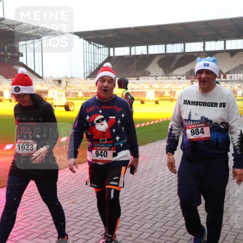 07.12.2025 - St. Pauli X-Mass-Run No. 15 Luisa Fischer http://msf.ph/oto/9378470 07.12.2025 10:04:38 Ziel 44, 4, 15, 1023, 0, 5, 940, 15, 984, 113, 399, 626, 628, 709, 1027, 1028, 1291, 1302, 1307, 1394, 1425, 1522, 1712, 1738, 1871, 1906, 2110, 2112, 2454, 3188, 3198, 3337, 3340, 3359, 3519, 4151, 4673 meine-sportfotos.de