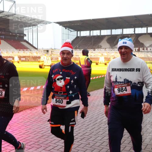 07.12.2025 - St. Pauli X-Mass-Run No. 15 Luisa Fischer http://msf.ph/oto/9378472 07.12.2025 10:04:38 Ziel 15, 1023, 15, 940, 15, 984, 113, 399, 626, 628, 709, 1027, 1028, 1291, 1302, 1307, 1394, 1425, 1522, 1712, 1738, 1871, 1906, 2110, 2112, 2454, 3188, 3198, 3337, 3340, 3359, 3519, 4151, 4673 meine-sportfotos.de