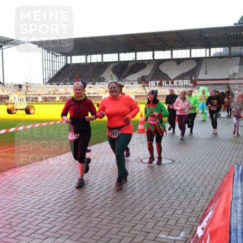 07.12.2025 - St. Pauli X-Mass-Run No. 15 Luisa Fischer http://msf.ph/oto/9378477 07.12.2025 10:30:04 Ziel 1373, 2001, 4264, 3469, 3468, 10, 423, 426, 450, 458, 1039, 1090, 1091, 1198, 1201, 1204, 1209, 1373, 1548, 1550, 1669, 1677, 1842, 2001, 2878, 3080, 3115, 3299, 3468, 3469, 3470, 3494, 3497, 3516, 3517, 3938, 3942, 4007, 4009, 4126, 4264, 4266, 4293, 4296, 4440, 4472, 4476, 4531, 4533, 4534, 4546, 4695 meine-sportfotos.de