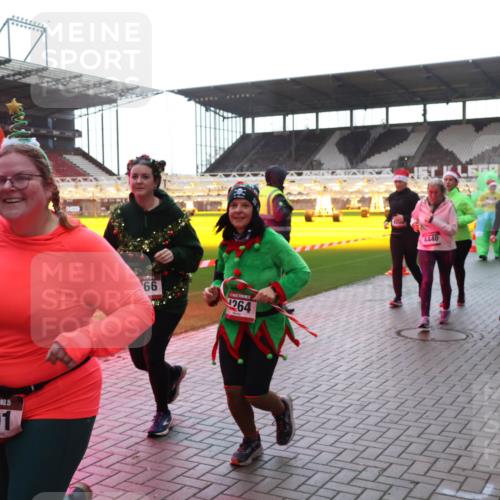 07.12.2025 - St. Pauli X-Mass-Run No. 15 Luisa Fischer http://msf.ph/oto/9378490 07.12.2025 10:30:06 Ziel 15, 2001, 66, 264, 4440, 3469, 3468, 10, 423, 426, 450, 458, 1039, 1090, 1091, 1198, 1201, 1204, 1209, 1373, 1548, 1550, 1669, 1677, 1842, 2001, 2878, 3080, 3115, 3468, 3469, 3470, 3494, 3497, 3516, 3517, 4007, 4009, 4126, 4264, 4266, 4293, 4296, 4440, 4472, 4476, 4531, 4533, 4534, 4546, 4695 meine-sportfotos.de