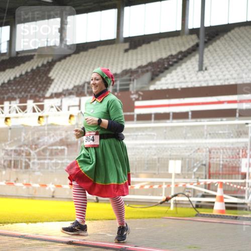 07.12.2025 - St. Pauli X-Mass-Run No. 15 Patografie http://msf.ph/oto/9378496 07.12.2025 10:10:27 Ziel 550, 964, 1571, 2083, 2087 meine-sportfotos.de