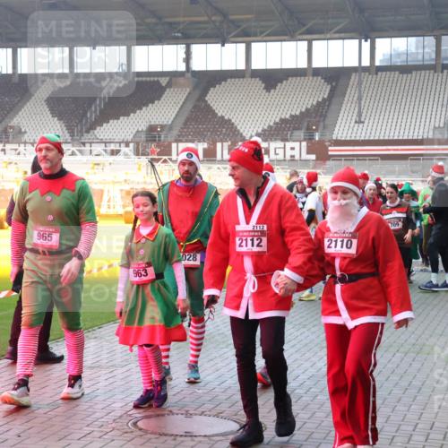 07.12.2025 - St. Pauli X-Mass-Run No. 15 Luisa Fischer http://msf.ph/oto/9378498 07.12.2025 10:04:51 Ziel 965, 963, 028, 2112, 2112, 5, 2110, 709, 113, 709, 713, 1027, 1028, 1291, 1302, 1522, 1701, 1712, 1738, 1871, 1906, 2454, 2569, 2570, 3188, 3198, 3340, 3359, 3477, 3894, 3911, 4080, 4553, 4557, 4673 meine-sportfotos.de