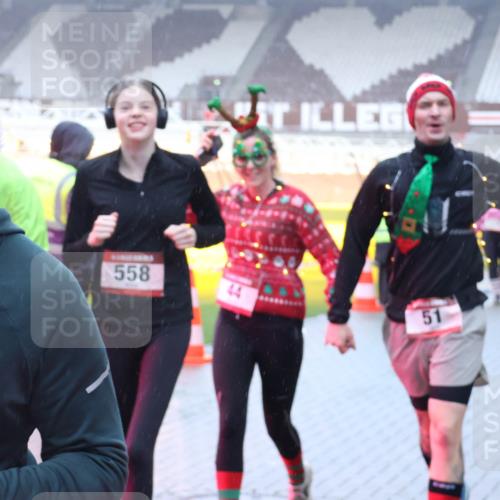 07.12.2025 - St. Pauli X-Mass-Run No. 15 Luisa Fischer http://msf.ph/oto/9378500 07.12.2025 11:09:43 Ziel 558, 51, 44, 51, 59, 66, 266, 330, 335, 338, 341, 495, 496, 558, 619, 971, 1084, 1110, 1136, 1138, 1140, 1205, 1211, 1260, 1463, 1477, 1502, 1511, 1574, 1579, 1582, 1641, 1851, 1870, 1945, 1974, 2042, 2070, 2879, 2898, 3151, 4190, 4191 meine-sportfotos.de
