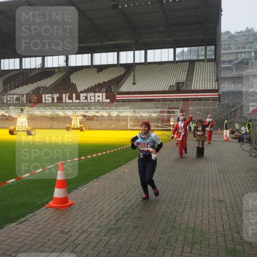 07.12.2025 - St. Pauli X-Mass-Run No. 15 Fabian Wolf http://msf.ph/oto/9378504 07.12.2025 10:07:03 Ziel 217, 366, 421, 792, 867, 972, 975, 1103, 1505, 1572, 1735, 1736, 3189, 3414, 3945, 4354 meine-sportfotos.de