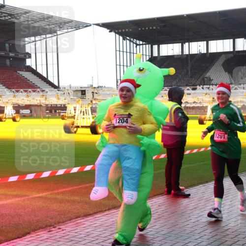 07.12.2025 - St. Pauli X-Mass-Run No. 15 Luisa Fischer http://msf.ph/oto/9378519 07.12.2025 10:30:11 Ziel 15, 1204, 1201, 1209, 10, 423, 426, 450, 458, 1039, 1090, 1091, 1198, 1201, 1204, 1209, 1373, 1548, 1550, 1669, 1677, 1842, 2001, 2369, 2878, 3080, 3115, 3468, 3469, 3470, 3494, 3497, 3516, 3517, 4007, 4009, 4126, 4264, 4266, 4293, 4296, 4440, 4472, 4476, 4531, 4533, 4534, 4546, 4695 meine-sportfotos.de