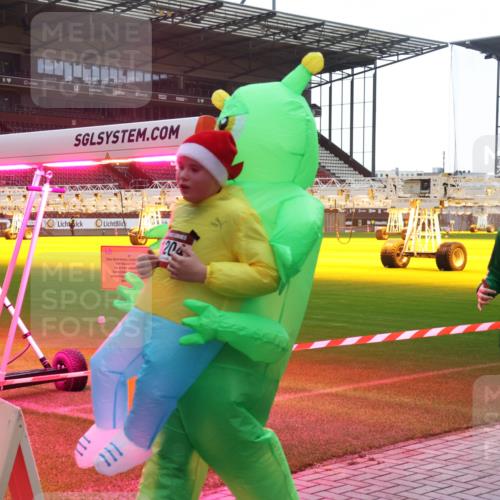 07.12.2025 - St. Pauli X-Mass-Run No. 15 Luisa Fischer http://msf.ph/oto/9378527 07.12.2025 10:30:12 Ziel 204, 111, 1201, 10, 423, 426, 450, 458, 1039, 1090, 1091, 1198, 1201, 1204, 1209, 1373, 1548, 1550, 1669, 1677, 1842, 2001, 2369, 2878, 3080, 3115, 3468, 3469, 3470, 3494, 3497, 3516, 3517, 4007, 4009, 4126, 4264, 4266, 4293, 4296, 4440, 4472, 4476, 4531, 4533, 4534, 4546, 4695 meine-sportfotos.de