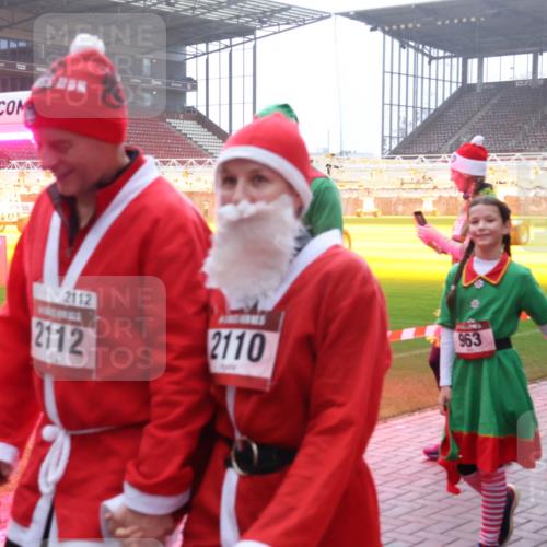 07.12.2025 - St. Pauli X-Mass-Run No. 15 Luisa Fischer http://msf.ph/oto/9378533 07.12.2025 10:04:55 Ziel 2112, 2112, 2110, 963, 1028, 113, 713, 1217, 1291, 1302, 1522, 1701, 1712, 1738, 1871, 2454, 2569, 2570, 3188, 3477, 3894, 3911, 4080, 4553, 4557, 4673 meine-sportfotos.de