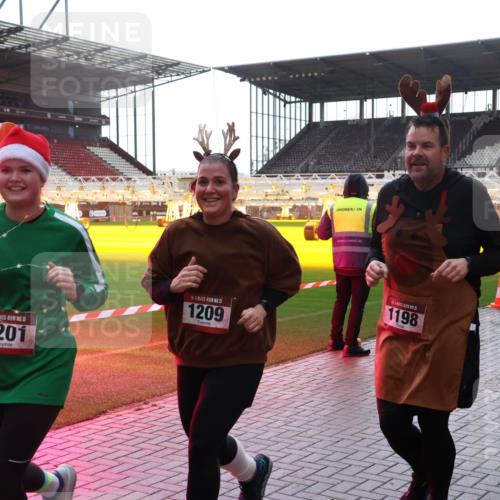 07.12.2025 - St. Pauli X-Mass-Run No. 15 Luisa Fischer http://msf.ph/oto/9378536 07.12.2025 10:30:13 Ziel 15, 1201, 1, 15, 1209, 5, 1198, 10, 423, 426, 450, 458, 1039, 1090, 1091, 1198, 1201, 1204, 1209, 1373, 1548, 1550, 1669, 1677, 1842, 2001, 2369, 2878, 3080, 3115, 3468, 3469, 3470, 3494, 3497, 3516, 3517, 4007, 4009, 4126, 4264, 4266, 4293, 4296, 4440, 4472, 4476, 4531, 4533, 4534, 4546, 4695 meine-sportfotos.de