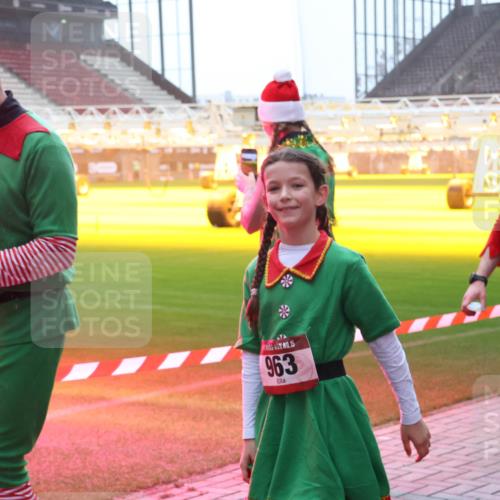 07.12.2025 - St. Pauli X-Mass-Run No. 15 Luisa Fischer http://msf.ph/oto/9378546 07.12.2025 10:04:56 Ziel 15, 963, 1028, 113, 713, 1217, 1291, 1302, 1522, 1701, 1712, 1738, 1871, 2454, 2569, 2570, 3188, 3477, 3894, 3911, 4080, 4553, 4557, 4673 meine-sportfotos.de