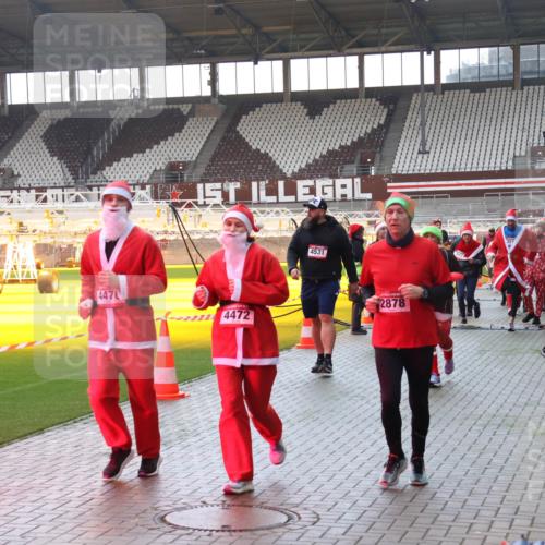 07.12.2025 - St. Pauli X-Mass-Run No. 15 Luisa Fischer http://msf.ph/oto/9378547 07.12.2025 10:30:16 Ziel 4476, 4472, 4531, 2878, 10, 423, 426, 450, 458, 1039, 1090, 1091, 1198, 1201, 1204, 1209, 1373, 1669, 2001, 2369, 2878, 3080, 3468, 3469, 3470, 3494, 3497, 3516, 3517, 4007, 4009, 4126, 4264, 4266, 4293, 4296, 4440, 4472, 4476, 4531, 4533, 4534, 4546, 4695 meine-sportfotos.de
