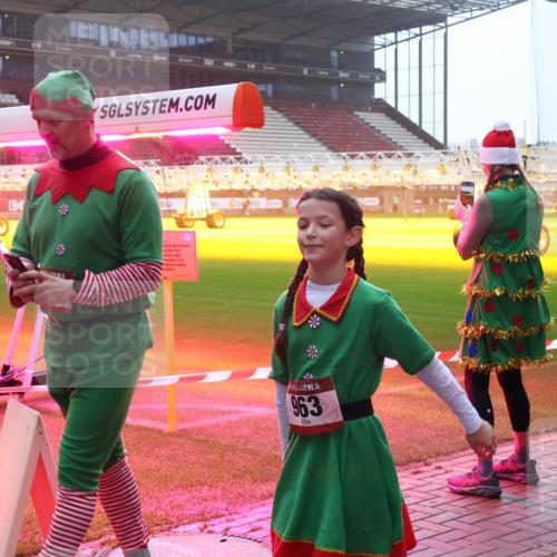 07.12.2025 - St. Pauli X-Mass-Run No. 15 Luisa Fischer http://msf.ph/oto/9378557 07.12.2025 10:04:57 Ziel 91, 15, 15, 963, 1028, 113, 713, 1217, 1291, 1302, 1522, 1701, 1712, 1738, 1871, 2454, 2569, 2570, 3188, 3477, 3894, 3911, 4080, 4553, 4557, 4673 meine-sportfotos.de