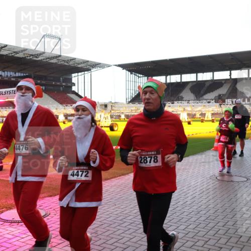 07.12.2025 - St. Pauli X-Mass-Run No. 15 Luisa Fischer http://msf.ph/oto/9378568 07.12.2025 10:30:18 Ziel 4476, 4472, 5, 2878, 1669, 4531, 10, 423, 426, 450, 458, 1039, 1090, 1091, 1198, 1201, 1204, 1209, 1373, 1669, 1696, 2001, 2369, 2878, 3080, 3468, 3469, 3494, 3497, 3516, 3517, 4007, 4009, 4126, 4264, 4266, 4293, 4296, 4440, 4472, 4476, 4531, 4533, 4534, 4546, 4695 meine-sportfotos.de