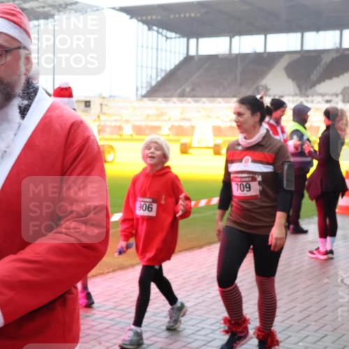 07.12.2025 - St. Pauli X-Mass-Run No. 15 Luisa Fischer http://msf.ph/oto/9378569 07.12.2025 10:05:00 Ziel 11, 906, 709, 1738, 113, 713, 1217, 1291, 1302, 1522, 1701, 1712, 1738, 1871, 2454, 2569, 2570, 3188, 3477, 3894, 3911, 4080, 4553, 4557, 4673 meine-sportfotos.de