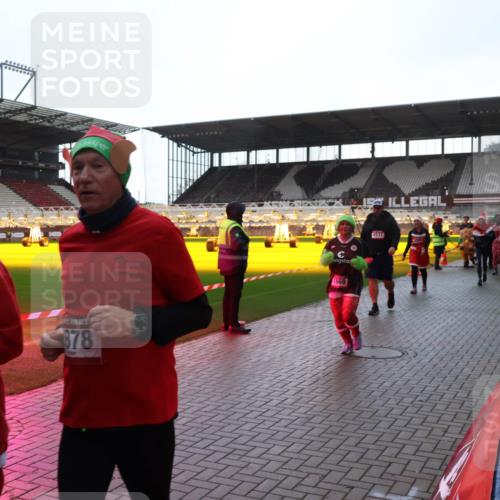 07.12.2025 - St. Pauli X-Mass-Run No. 15 Luisa Fischer http://msf.ph/oto/9378570 07.12.2025 10:30:19 Ziel 4472, 878, 1669, 15, 4531, 10, 423, 426, 450, 458, 1039, 1090, 1091, 1198, 1201, 1204, 1209, 1373, 1669, 1696, 2001, 2369, 2878, 3080, 3468, 3469, 3494, 3497, 3516, 3517, 4007, 4009, 4126, 4264, 4266, 4293, 4296, 4440, 4472, 4476, 4531, 4533, 4534, 4546, 4695 meine-sportfotos.de