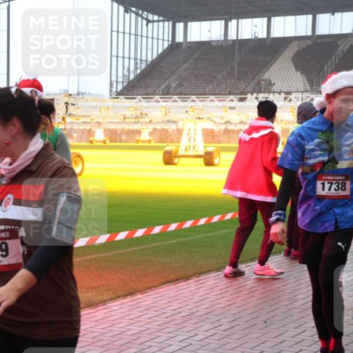 07.12.2025 - St. Pauli X-Mass-Run No. 15 Luisa Fischer http://msf.ph/oto/9378577 07.12.2025 10:05:01 Ziel 709, 1738, 1712, 113, 713, 1217, 1291, 1302, 1522, 1701, 1712, 1738, 1871, 2454, 2569, 2570, 3188, 3477, 3894, 3911, 4080, 4553, 4557, 4673 meine-sportfotos.de
