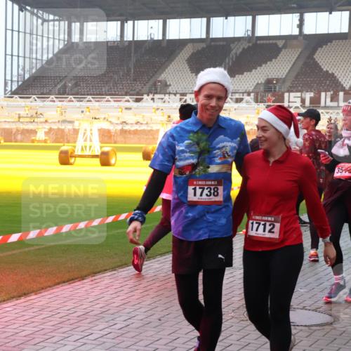 07.12.2025 - St. Pauli X-Mass-Run No. 15 Luisa Fischer http://msf.ph/oto/9378581 07.12.2025 10:05:01 Ziel 05, 27, 1738, 5, 1712, 35, 1302, 113, 713, 1217, 1291, 1302, 1522, 1701, 1712, 1738, 1871, 2454, 2569, 2570, 3188, 3477, 3894, 3911, 4080, 4553, 4557, 4673 meine-sportfotos.de