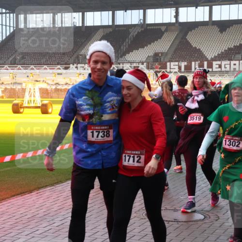 07.12.2025 - St. Pauli X-Mass-Run No. 15 Luisa Fischer http://msf.ph/oto/9378584 07.12.2025 10:05:02 Ziel 1738, 15, 1712, 3519, 15, 1302, 2570, 113, 713, 1217, 1291, 1302, 1522, 1701, 1712, 1738, 1871, 2454, 2569, 2570, 3188, 3477, 3894, 3911, 4080, 4553, 4557, 4673 meine-sportfotos.de