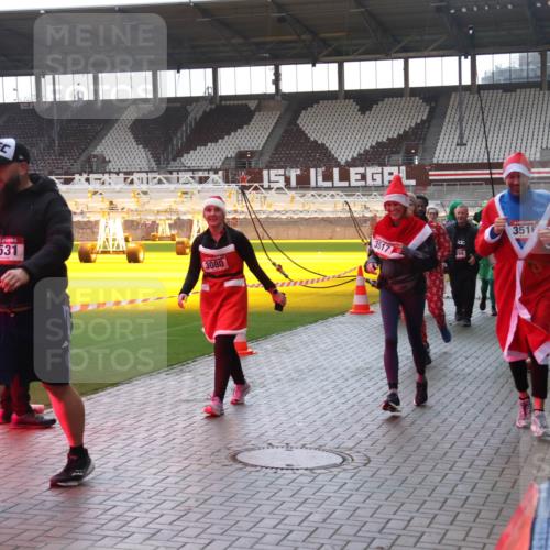 07.12.2025 - St. Pauli X-Mass-Run No. 15 Luisa Fischer http://msf.ph/oto/9378594 07.12.2025 10:30:22 Ziel 4531, 3517, 3080, 351, 2922, 10, 423, 426, 1039, 1090, 1091, 1198, 1201, 1204, 1209, 1669, 1696, 2369, 2878, 3080, 3468, 3469, 3494, 3497, 3516, 3517, 4007, 4009, 4126, 4264, 4266, 4293, 4296, 4440, 4472, 4476, 4531, 4533, 4534, 4546, 4695 meine-sportfotos.de