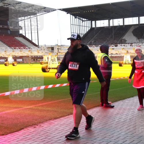 07.12.2025 - St. Pauli X-Mass-Run No. 15 Luisa Fischer http://msf.ph/oto/9378599 07.12.2025 10:30:22 Ziel 4531, 3080, 10, 423, 426, 1039, 1090, 1091, 1198, 1201, 1204, 1209, 1669, 1696, 2369, 2878, 3080, 3468, 3469, 3494, 3497, 3516, 3517, 4007, 4009, 4126, 4264, 4266, 4293, 4296, 4440, 4472, 4476, 4531, 4533, 4534, 4546, 4695 meine-sportfotos.de