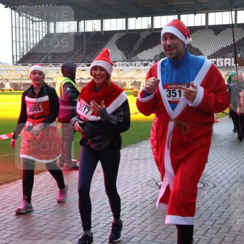07.12.2025 - St. Pauli X-Mass-Run No. 15 Luisa Fischer http://msf.ph/oto/9378604 07.12.2025 10:30:24 Ziel 3080, 3517, 5, 351, 40, 2922, 10, 423, 426, 1039, 1090, 1091, 1198, 1201, 1204, 1209, 1669, 1696, 2369, 2878, 3080, 3468, 3469, 3494, 3497, 3516, 3517, 4009, 4126, 4293, 4296, 4472, 4476, 4533, 4534, 4546 meine-sportfotos.de
