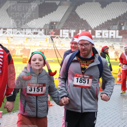 07.12.2025 - St. Pauli X-Mass-Run No. 15 Luisa Fischer http://msf.ph/oto/9378605 07.12.2025 11:09:59 Ziel 15, 3151, 15, 1851, 971, 266, 44, 51, 59, 66, 266, 330, 558, 696, 720, 737, 814, 863, 971, 1084, 1110, 1157, 1163, 1260, 1463, 1477, 1574, 1579, 1582, 1641, 1851, 1870, 1945, 1974, 2042, 3151, 4190, 4191 meine-sportfotos.de