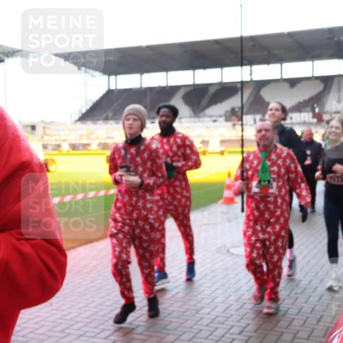 07.12.2025 - St. Pauli X-Mass-Run No. 15 Luisa Fischer http://msf.ph/oto/9378615 07.12.2025 10:30:25 Ziel 10, 423, 426, 1039, 1090, 1091, 1198, 1201, 1204, 1209, 1669, 1696, 2369, 2878, 3080, 3468, 3469, 3494, 3497, 3516, 3517, 4126, 4293, 4296, 4472, 4476, 4533, 4534, 4546 meine-sportfotos.de