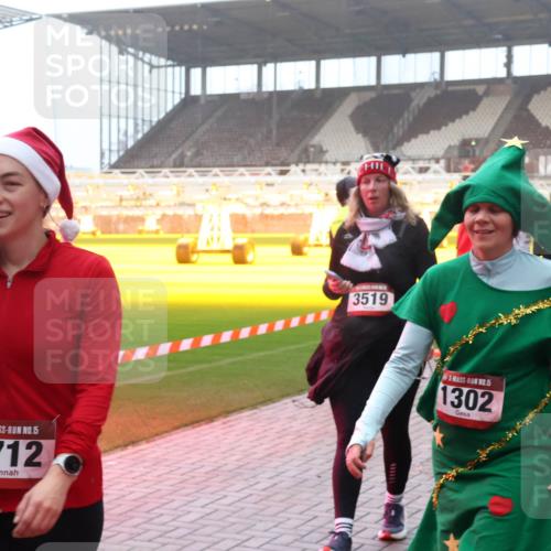 07.12.2025 - St. Pauli X-Mass-Run No. 15 Luisa Fischer http://msf.ph/oto/9378621 07.12.2025 10:05:04 Ziel 15, 1712, 3519, 5, 1302, 628, 113, 713, 1217, 1291, 1302, 1522, 1701, 1712, 1738, 1871, 1973, 1991, 2168, 2249, 2454, 2569, 2570, 3188, 3477, 3894, 3911, 4080, 4553, 4557, 4673 meine-sportfotos.de