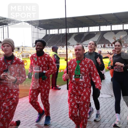07.12.2025 - St. Pauli X-Mass-Run No. 15 Luisa Fischer http://msf.ph/oto/9378622 07.12.2025 10:30:26 Ziel 4040, 2922, 3497, 10, 423, 426, 1039, 1090, 1091, 1198, 1201, 1204, 1209, 1669, 1696, 2369, 2878, 3468, 3469, 3494, 3497, 3516, 3517, 4126, 4472, 4476, 4533, 4534, 4546 meine-sportfotos.de