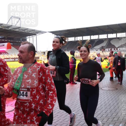 07.12.2025 - St. Pauli X-Mass-Run No. 15 Luisa Fischer http://msf.ph/oto/9378631 07.12.2025 10:30:27 Ziel 4040, 044, 93, 2922, 3497, 10, 423, 426, 1090, 1091, 1198, 1201, 1204, 1209, 1669, 1696, 2369, 2878, 3468, 3469, 3494, 3497, 3516, 3517, 4126, 4472, 4476, 4533, 4534, 4546 meine-sportfotos.de