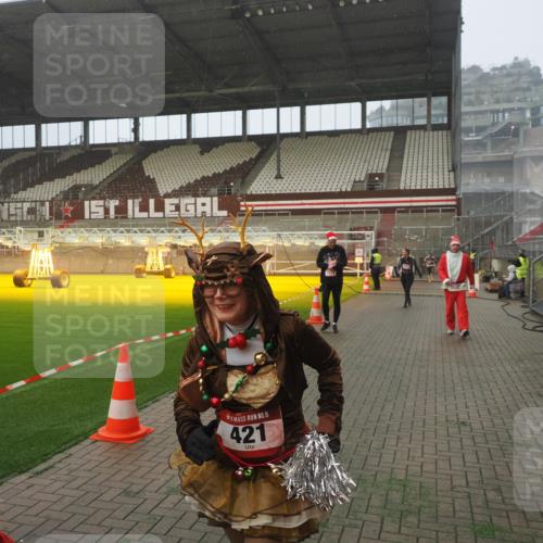 07.12.2025 - St. Pauli X-Mass-Run No. 15 Fabian Wolf http://msf.ph/oto/9378636 07.12.2025 10:07:07 Ziel 366, 421, 792, 972, 975, 1505, 1572, 1735, 1736, 3414, 3945, 4354 meine-sportfotos.de