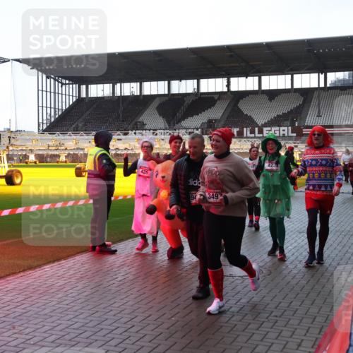 07.12.2025 - St. Pauli X-Mass-Run No. 15 Luisa Fischer http://msf.ph/oto/9378642 07.12.2025 10:30:29 Ziel 426, 94, 3497, 039, 423, 10, 423, 426, 1090, 1091, 1198, 1201, 1204, 1209, 1669, 1696, 2369, 2878, 3468, 3469, 3494, 3497, 3516, 3517, 4126, 4472, 4476, 4533, 4534, 4546 meine-sportfotos.de