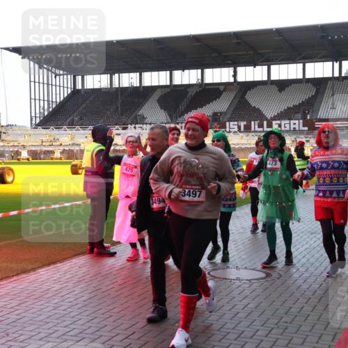 07.12.2025 - St. Pauli X-Mass-Run No. 15 Luisa Fischer http://msf.ph/oto/9378646 07.12.2025 10:30:29 Ziel 425, 3494, 3497, 10, 423, 2369, 10, 423, 426, 1090, 1091, 1198, 1201, 1204, 1209, 1669, 1696, 2369, 2878, 3468, 3469, 3494, 3497, 3516, 3517, 4126, 4472, 4476, 4533, 4534, 4546 meine-sportfotos.de