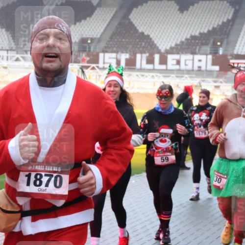 07.12.2025 - St. Pauli X-Mass-Run No. 15 Luisa Fischer http://msf.ph/oto/9378655 07.12.2025 11:10:06 Ziel 1, 1579, 15, 1870, 59, 30, 44, 51, 59, 66, 266, 330, 558, 696, 720, 737, 755, 814, 863, 971, 1084, 1110, 1157, 1163, 1260, 1463, 1477, 1579, 1582, 1641, 1851, 1870, 1945, 1974, 2042, 3151, 4190, 4191 meine-sportfotos.de