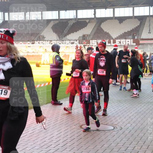 07.12.2025 - St. Pauli X-Mass-Run No. 15 Luisa Fischer http://msf.ph/oto/9378665 07.12.2025 10:05:05 Ziel 1910, 15, 3519, 626, 628, 3188, 1307, 1871, 1701, 113, 713, 1217, 1291, 1302, 1522, 1701, 1712, 1738, 1871, 1973, 1991, 2168, 2249, 2454, 2569, 2570, 3188, 3477, 3894, 3911, 4080, 4553, 4557, 4673 meine-sportfotos.de