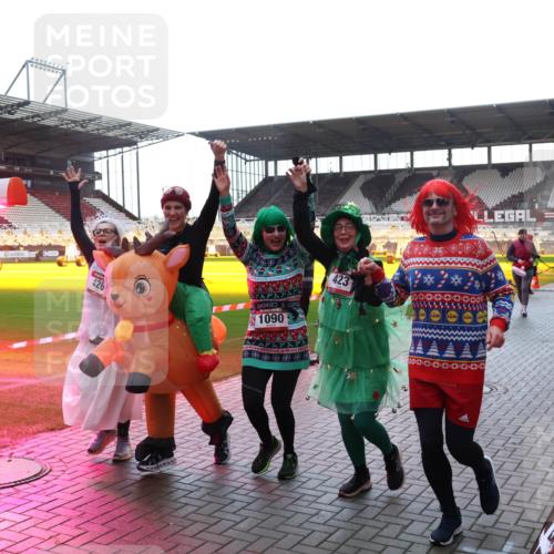 07.12.2025 - St. Pauli X-Mass-Run No. 15 Luisa Fischer http://msf.ph/oto/9378666 07.12.2025 10:30:31 Ziel 426, 1090, 423, 10, 423, 426, 1090, 1091, 1198, 1201, 1204, 1209, 1669, 1696, 2369, 2878, 3494, 3497, 3516, 3517, 4472, 4476, 4533, 4534, 4546 meine-sportfotos.de