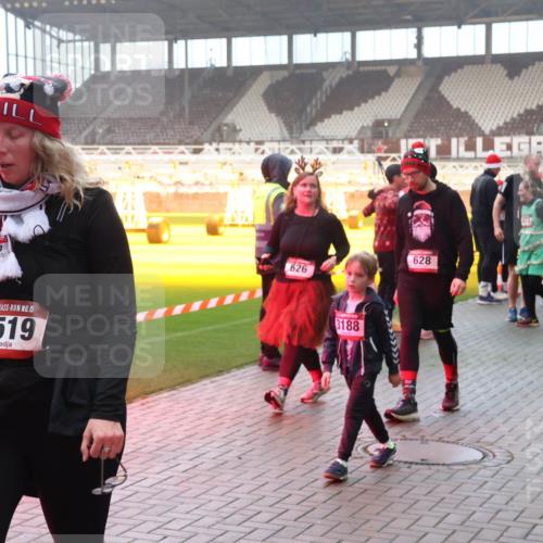 07.12.2025 - St. Pauli X-Mass-Run No. 15 Luisa Fischer http://msf.ph/oto/9378668 07.12.2025 10:05:06 Ziel 15, 3519, 626, 628, 3188, 1871, 113, 713, 1217, 1291, 1302, 1522, 1701, 1712, 1738, 1871, 1973, 1991, 2168, 2249, 2454, 2569, 2570, 3188, 3477, 3894, 3911, 4080, 4553, 4557, 4673 meine-sportfotos.de
