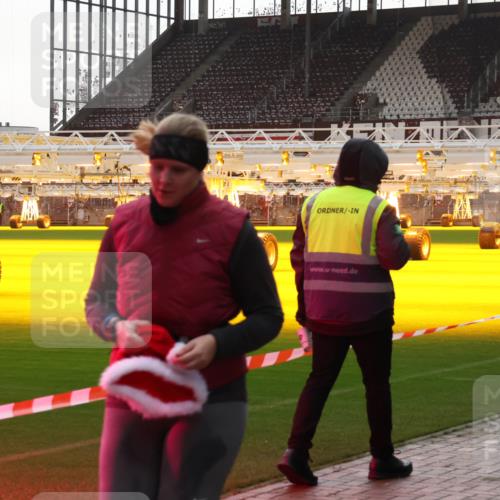 07.12.2025 - St. Pauli X-Mass-Run No. 15 Luisa Fischer http://msf.ph/oto/9378689 07.12.2025 10:30:36 Ziel 236, 10, 423, 426, 1090, 1091, 1669, 1696, 2369, 2878, 2910, 3494, 3497, 3516, 3517, 4533, 4534, 4546 meine-sportfotos.de