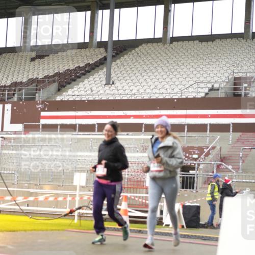 07.12.2025 - St. Pauli X-Mass-Run No. 15 Patografie http://msf.ph/oto/9378691 07.12.2025 10:11:07 Ziel 1148, 1149, 1150, 1929, 1935, 1969, 3815 meine-sportfotos.de