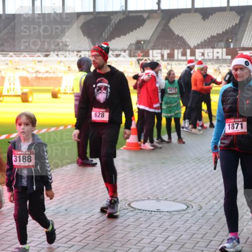 07.12.2025 - St. Pauli X-Mass-Run No. 15 Luisa Fischer http://msf.ph/oto/9378694 07.12.2025 10:05:07 Ziel 626, 3188, 628, 4673, 1871, 3477, 113, 713, 1217, 1291, 1302, 1522, 1701, 1712, 1738, 1871, 1973, 1991, 2168, 2249, 2454, 2569, 2570, 3188, 3477, 3894, 3911, 4080, 4553, 4557, 4673 meine-sportfotos.de