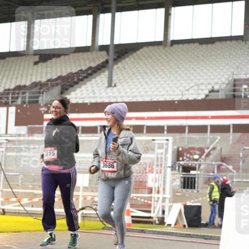 07.12.2025 - St. Pauli X-Mass-Run No. 15 Patografie http://msf.ph/oto/9378700 07.12.2025 10:11:08 Ziel 1148, 1149, 1150, 1929, 1935, 1969, 3815 meine-sportfotos.de