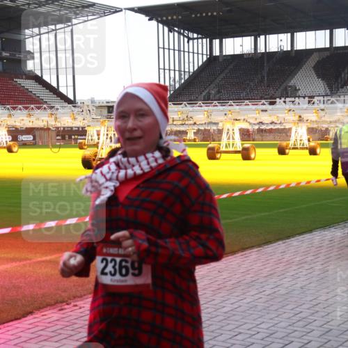 07.12.2025 - St. Pauli X-Mass-Run No. 15 Luisa Fischer http://msf.ph/oto/9378701 07.12.2025 10:30:38 Ziel 2369, 10, 423, 426, 1090, 1091, 1669, 1696, 2369, 2910, 3494, 3497, 3517, 4533, 4534, 4546 meine-sportfotos.de