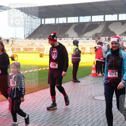 07.12.2025 - St. Pauli X-Mass-Run No. 15 Luisa Fischer http://msf.ph/oto/9378702 07.12.2025 10:05:08 Ziel 626, 15, 188, 628, 15, 1871, 113, 713, 1217, 1291, 1302, 1522, 1701, 1712, 1738, 1871, 1973, 1991, 2168, 2249, 2454, 2569, 2570, 3188, 3477, 3894, 3911, 4080, 4553, 4557, 4673 meine-sportfotos.de