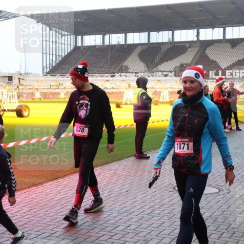 07.12.2025 - St. Pauli X-Mass-Run No. 15 Luisa Fischer http://msf.ph/oto/9378705 07.12.2025 10:05:09 Ziel 626, 188, 628, 1871, 1307, 113, 713, 1217, 1291, 1302, 1522, 1701, 1712, 1738, 1871, 1973, 1991, 2168, 2249, 2454, 2569, 2570, 2856, 2866, 3188, 3477, 3894, 3911, 4080, 4553, 4557, 4673 meine-sportfotos.de